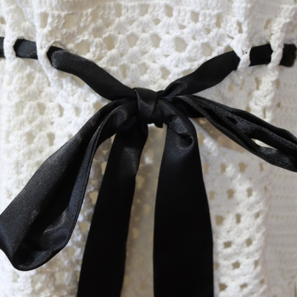 Gaby & Eden White Crochet Black Bow Tank Top LG Bohemian Elegant - Picture 9 of 13